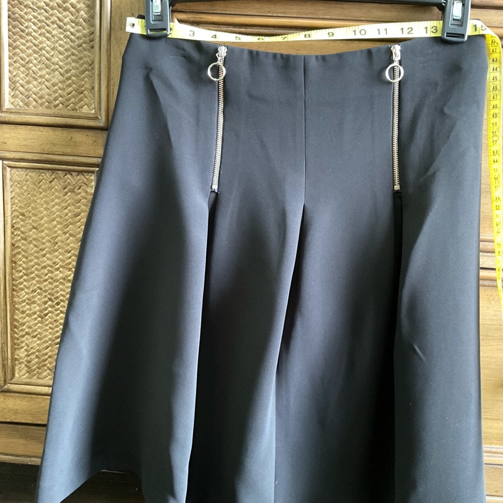 🪅ANN TAYLOR ♠️ Flare Skirt w/Zipper accents 😻👏